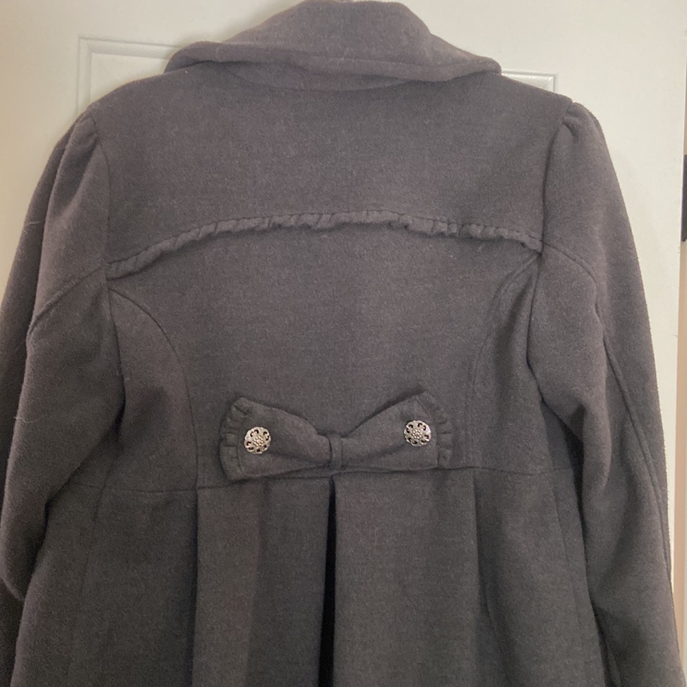 BEAUTIFUL RUFFLED COAT - Picture 8 of 9